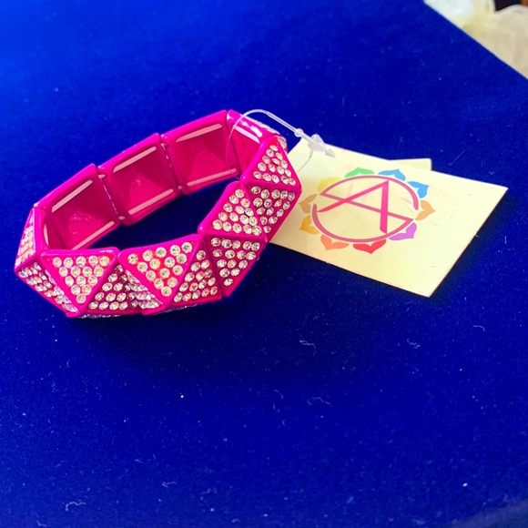 Amrita Singh pink pyramid crystal embellished stretch bracelet - Picture 1 of 4